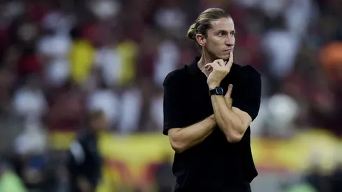 Filipe Luís em partida do Flamengo contra o Corinthians