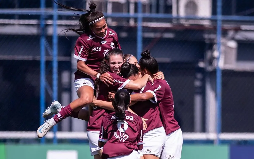 Guerreirinhas Grenás, comemoram golaço de Ana Julia Prado e vitória sobre o Grêmio na Copinha Feminina.                                            Foco: Guilherme Veiga/Ag. Paulistão