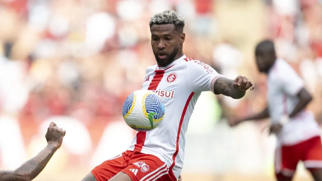 Foto: Jorge Rodrigues/AGIF – Wesley descontou, mas Internacional saiu derrotado do Maracanã.