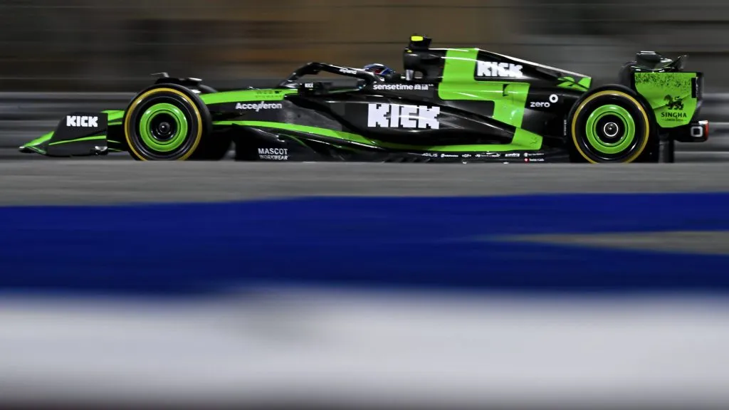 Guanyu Zhou pela Sauber