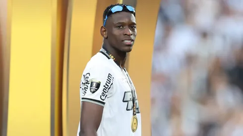 Luiz Henrique durante a premiação do título do Botafogo na Libertadores. Foto: Miguel Marruffo