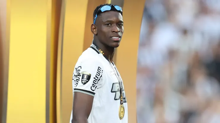 Luiz Henrique durante a premiação do título do Botafogo na Libertadores. Foto: Miguel Marruffo