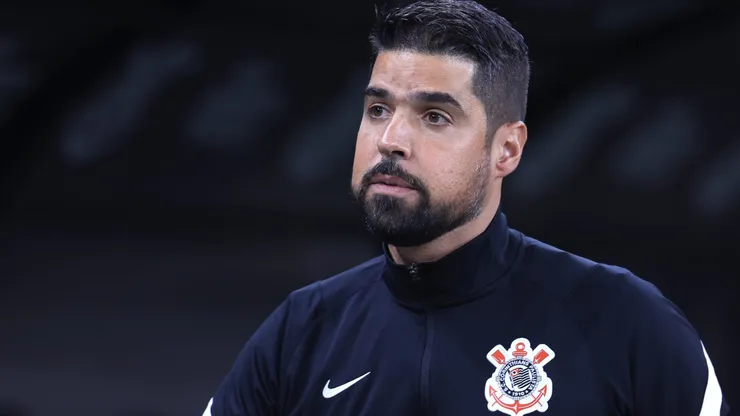 António Oliveira durante partida entre Corinthians e Botafogo, na Neo Química Arena, pelo Brasileirão.