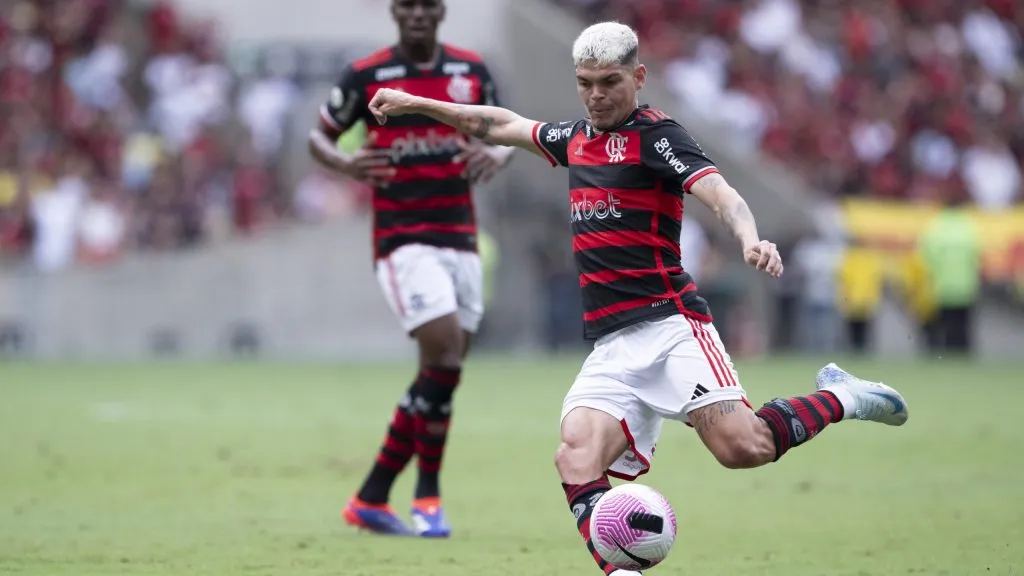 Ayrton Lucas no Flamengo. Foto: Jorge Rodrigues/AGIF