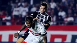 Paulinho em duelo contra o São Paulo. Foto: Marco Miatelo/AGIF