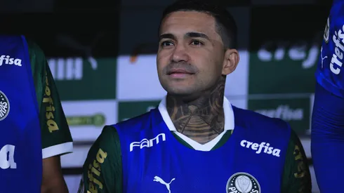 Dudu no banco de reservas durante partida entre Palmeiras e Atlético-GO, no Allianz Parque, pelo Brasileirão.
