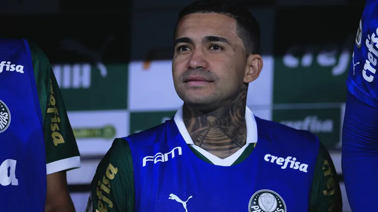 Dudu no banco de reservas durante partida entre Palmeiras e Atlético-GO, no Allianz Parque, pelo Brasileirão.