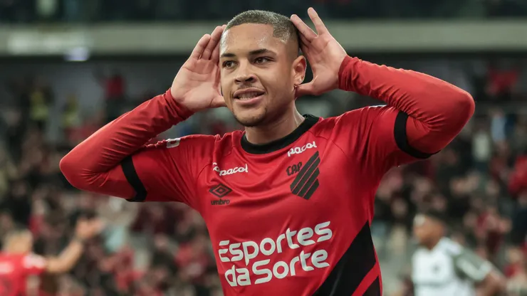 Vitor Roque é a bola da vez no Verdão