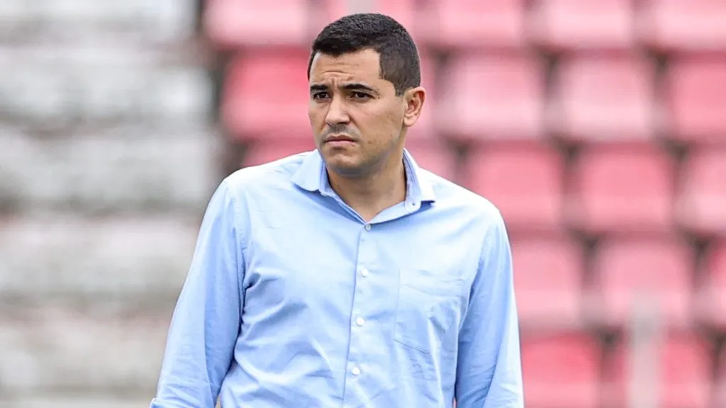 Pedro Martins deve ser anunciado ainda hoje no Santos – Foto: Gilson Lobo/AGIF