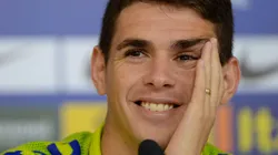 Oscar durante entrevista em treinamento da Seleção Brasileira, em 2014.