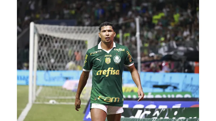 Match between palmeiras and gremio for the 2024 brazilian football championship Sao paulo sp, 11/08/2024 - brazilian/palmeiras vs gremio - rony from palmeiras in a match between palmeiras and gremio, valid for the 33rd round of the 2024 brazilian football championship, on the night of this friday, november 8, 2024, at allianz parque, in sao paulo-sp. Foto: Leco Viana/Thenews2/imago images SPO PUBLICATIONxNOTxINxUSA Copyright: xLecoxVianax