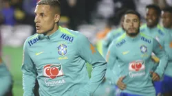 Guilherme Arana jogador do Brasil durante aquecimento antes da partida contra o Equador no estadio Couto Pereira pelo campeonato Eliminatorias Copa Do Mundo 2026. Foto: Gabriel Machado/AGIF
