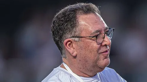 Marcelo Teixeira avança em acordo com técnico português.