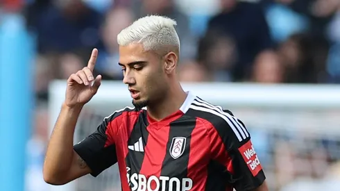 Andreas Pereira, meia do Fulham, em ação pela Premier League