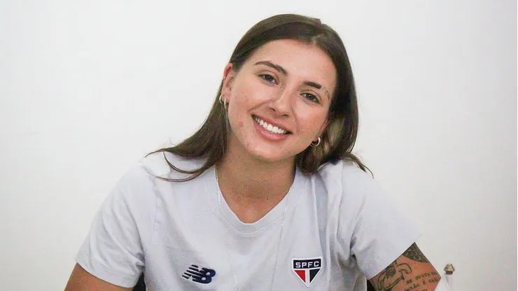 Majhu, meia-atacante do São Paulo renova contrato com o clube para a nova temporada