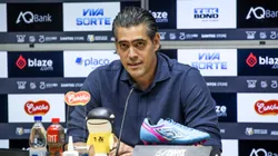 Paulo Bracks em coletiva pelo Santos
