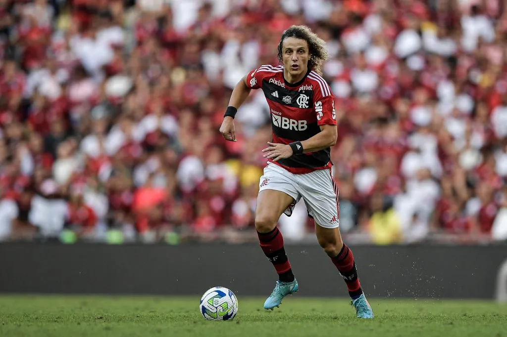 David Luiz fica livre no mercado. Foto: Thiago Ribeiro/AGIF