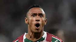 Marquinhos comemorando gol pelo Nense.