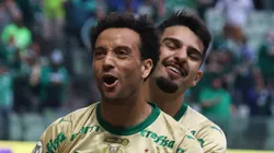 Felipe Anderson comemora gol pelo Palmeiras ao lado de Flaco López e Caio Paulista.