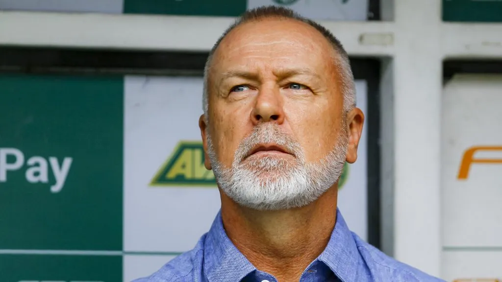 Mano Menezes volta a citar Marcelo em entrevista. Foto: Marco Miatelo/AGIF