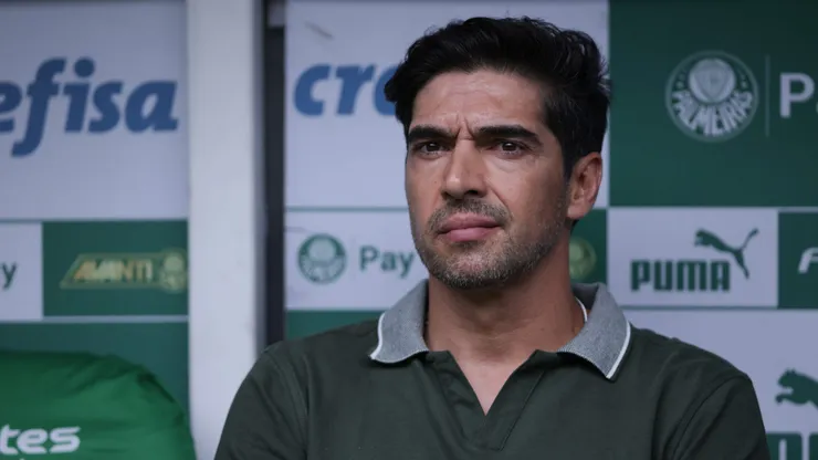 Treinador português em partida do Palmeiras