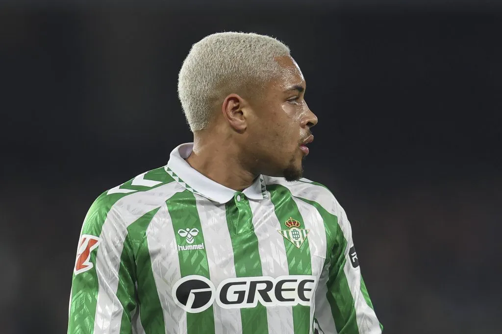 Em 23 jogos pelo Betis, o atacante Vitor Roque marcou seis gols e vem chamando a atenção no Campeonato Espanhol.