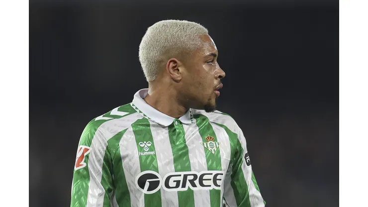 ESP: Real Betis - Rayo Vallecano. La Liga EA Sports. Date 18 Vitor Roque of Real Betis during the La Liga EA Sports match between Real Betis and Rayo Vallecano played at Benito Villamarin Stadium on December 22, 2024 in Sevilla, Spain. kpng Copyright: xAntonioxPozox/xPRESSINPHOTOx AP_241222_BET_RAY_061