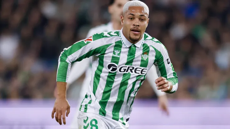 Destaque no Betis, Vitor Roque deve ser vendido pelo Barcelona na temporada de 2025