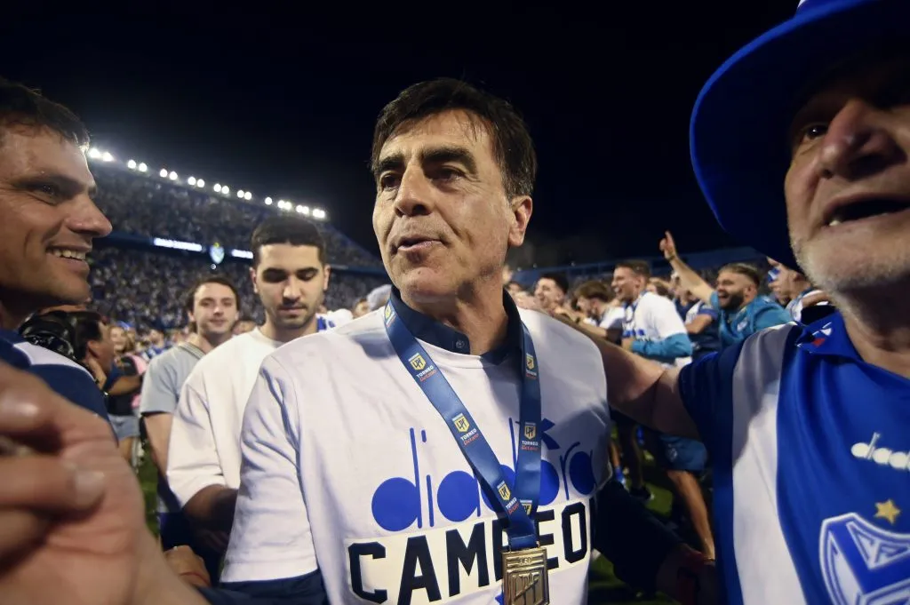 Gustavo Quinteros foi campeão do Campeonato Argentino pelo Vélez Sarsfield na última semana.