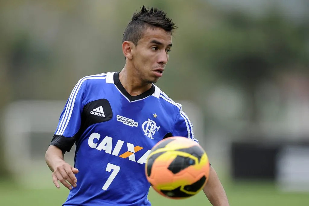 Rafinha, quando atuava pelo Flamengo