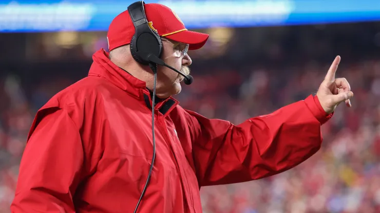 Chiefs, de Andy Reid, anunciaram que assinaram com o tight end Robert Tonyan