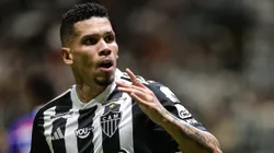 Paulinho jogador do Atletico-MG comemora seu gol durante partida contra o Fortaleza no estadio Arena MRV pelo campeonato Brasileiro A 2024. Foto: Gilson Lobo/AGIF
