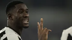 Bastos vai seguir jogando pelo Botafogo.