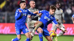 Mattia Viti e Andrea Masiello dividem bola em partida entre Empoli e Genoa no Estádio Carlo Castellani. Foto: Live Media Publishing Group / Alamy Stock Photo