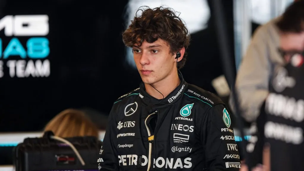 Antonelli em teste na Mercedes