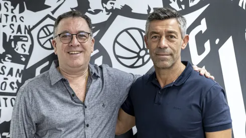 Pedro Caixinha e Marcelo Teixeira juntos no anúncio oficial. Foto: Bruno Vaz/Santos FC.