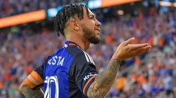 Luciano Acosta pensa em mudar de ares e Corinthians tem argentino no radar