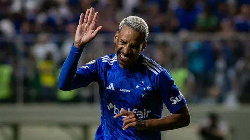 Matheus Pereira jogador do Cruzeiro comemora seu gol durante partida contra o Bragantino no estadio Independencia pelo campeonato Brasileiro A 2024. Foto: Fernando Moreno/AGIF