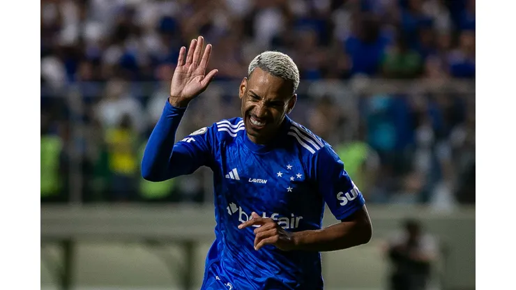 Matheus Pereira jogador do Cruzeiro comemora seu gol durante partida contra o Bragantino no estadio Independencia pelo campeonato Brasileiro A 2024. Foto: Fernando Moreno/AGIF