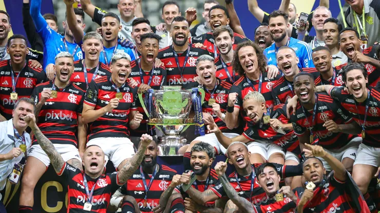 Jogadores do Flamengo comemoram. Foto: Gilson Lobo/AGIF