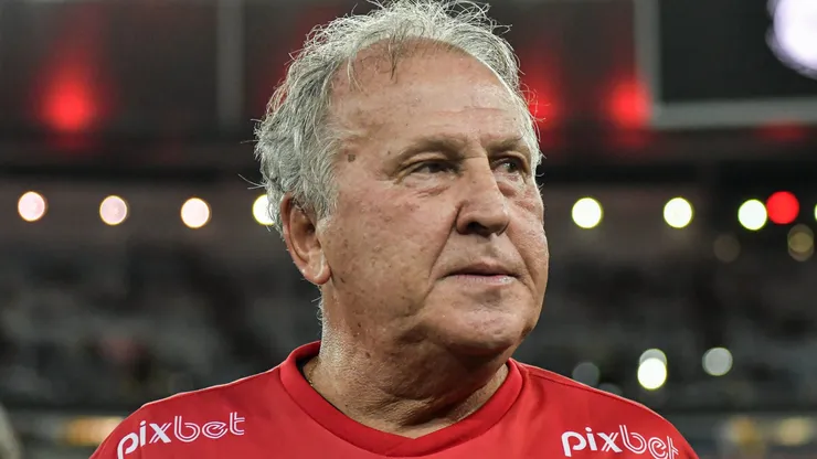 Zico durante Jogo das Estrelas, no Maracanã, em 2022. Foto: Thiago Ribeiro/AGIF.