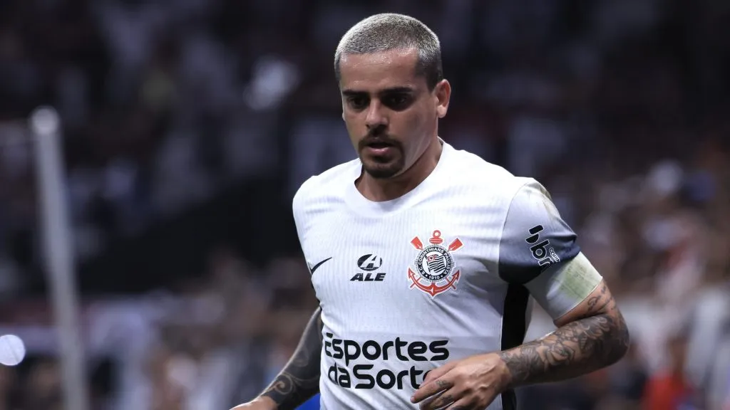 Fagner durante partida. Foto: Marcello Zambrana/AGIF