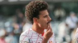 Lucas Evengelista durante partida entre Grêmio e Bragantino, no Couto Pereira, pelo Brasileirão.