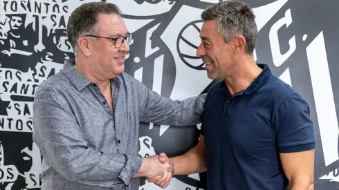 Marcelo Teixeira e Pedro Caixinha na chegada do treinador. Foto: Bruno Vaz/Santos FC