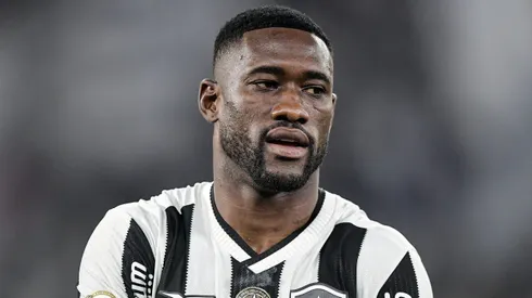 Bastos jogador do Botafogo durante partida contra o Cruzeiro. Foto: Thiago Ribeiro/AGIF