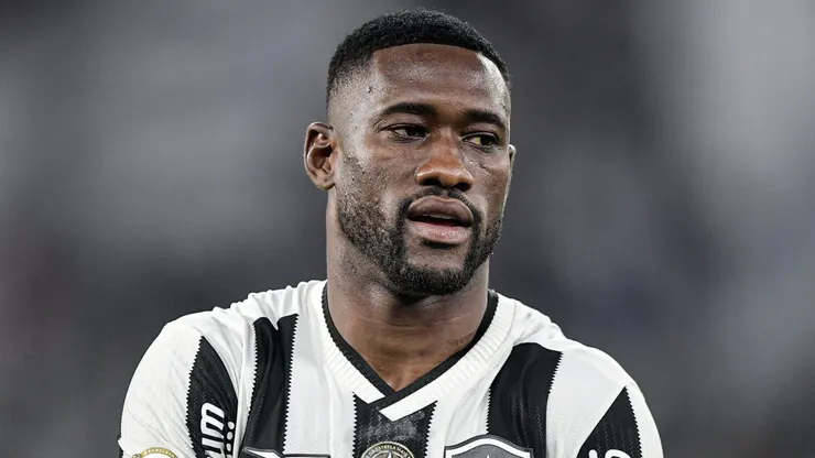 Bastos jogador do Botafogo durante partida contra o Cruzeiro. Foto: Thiago Ribeiro/AGIF