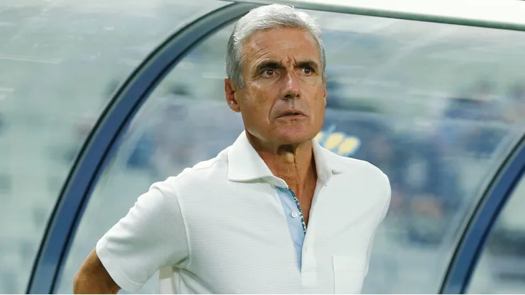Luís Castro durante partida entre Al-Nassr e Inter de Milão, na pré-temporada de 2023.
