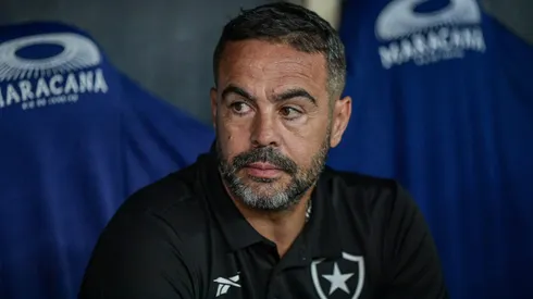 Artur Jorge durante partida entre Botafogo e Criciúma, no Maracanã, pelo Brasileirão.