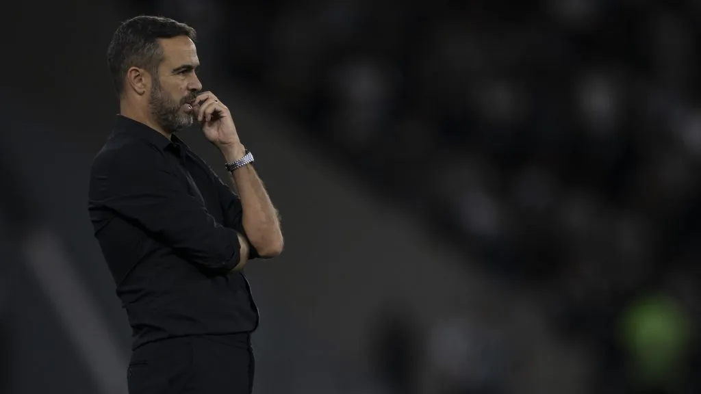 Artur Jorge durante partida. Foto: Jorge Rodrigues/AGIF