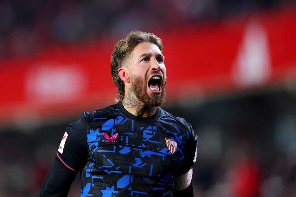Sergio Ramos comemora gol diante do Granada. Photo by Fran Santiago/Getty Images